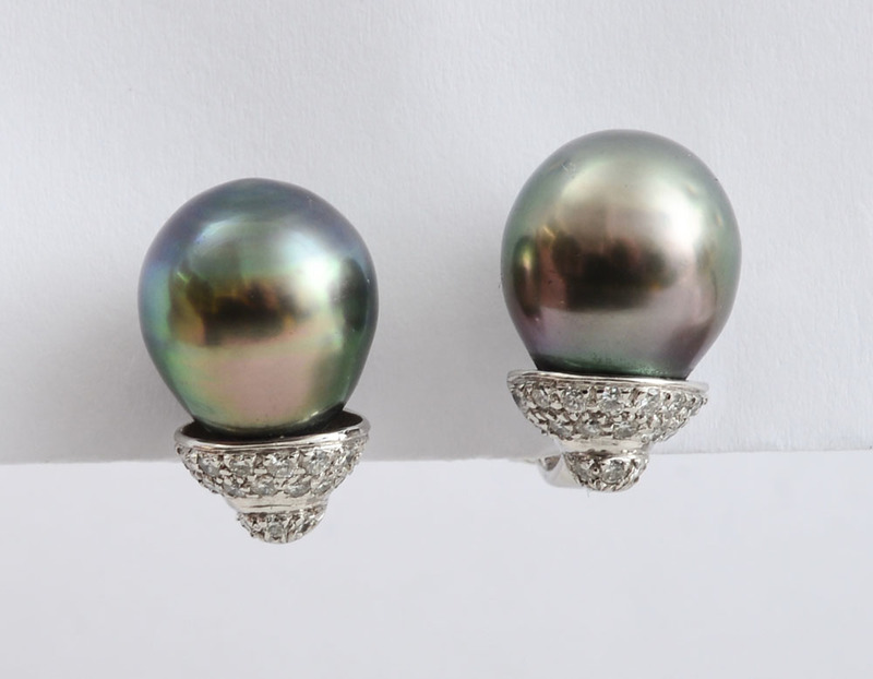 PAIR OF 18K WHITE GOLD, TAHITIAN BLACK PEARL AND DIAMOND EARCLIPS