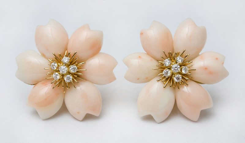 PAIR OF 18K GOLD, CORAL AND DIAMOND FLOWER EARCLIPS