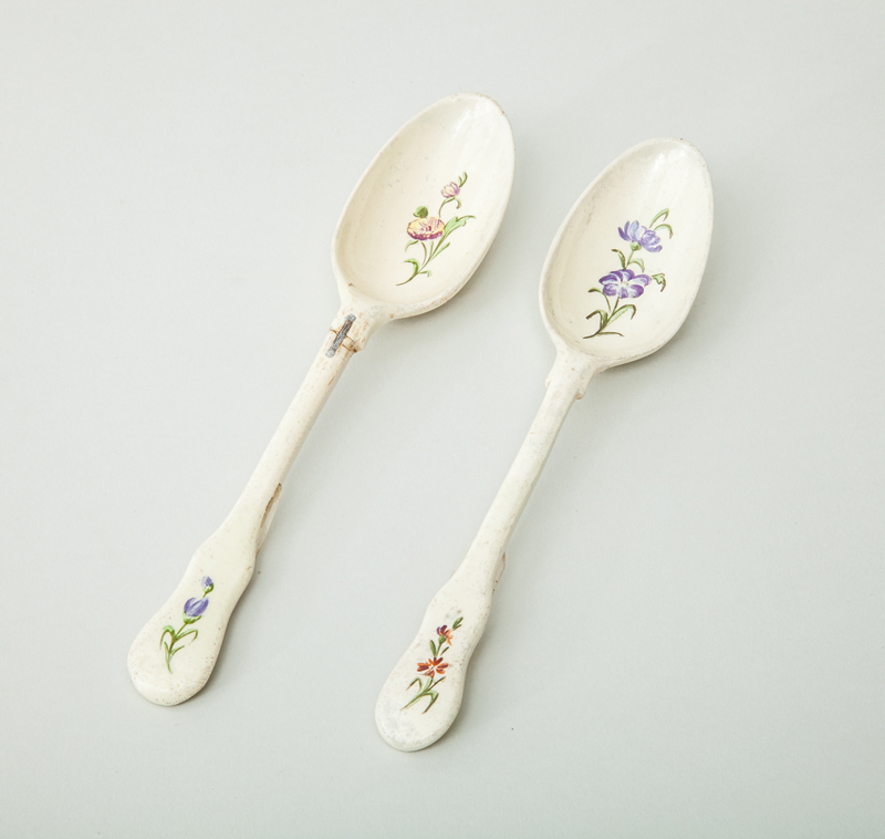 PAIR OF WEDGWOOD POTTERY TABLE SPOONS