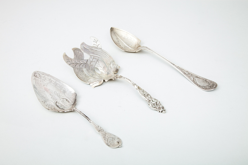 AMERICAN ART NOUVEAU SILVER SERVING FORK, A WHITING STERLING SPOON WITH POINTED BOWL, AND A COIN SILVER SPATULA