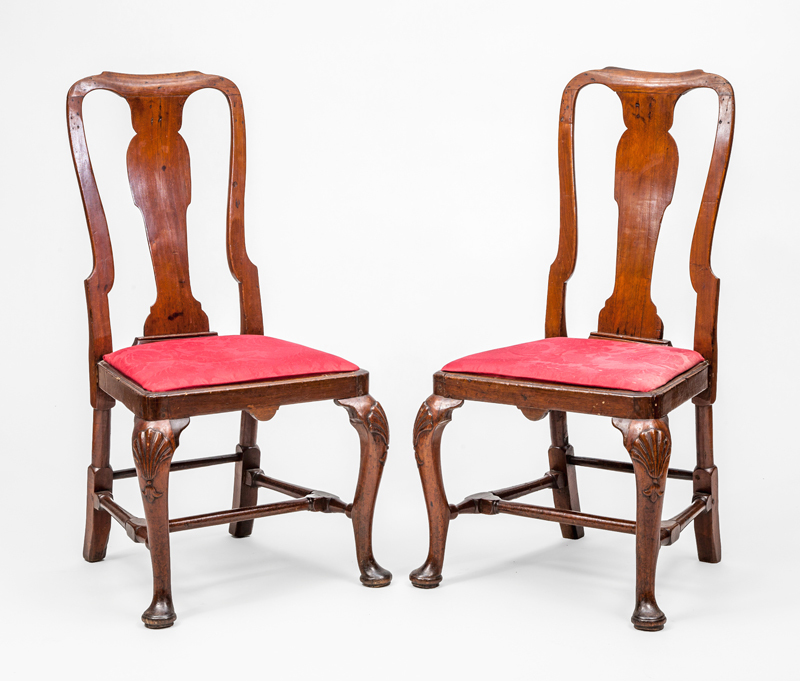 PAIR OF QUEEN ANNE MAHOGANY SIDE CHAIRS