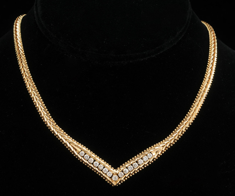 14K GOLD AND DIAMOND NECKLACE