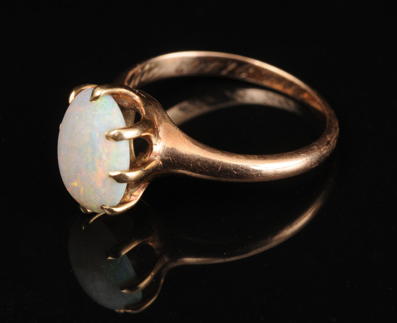 14K GOLD AND OPAL RING