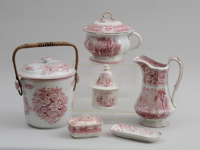 GROUP OF SIX STAFFORDSHIRE RED TRANSFER-PRINTED TOILETRY ARTICLES