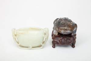 Chinese Carved and Incised Mutton Fat Jade Cup and a Carved Agate Figure of a Frog, on Wood Stand