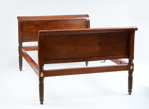 FEDERAL CARVED MAHOGANY AND EBONY-INLAID SLEIGH BED, PHILADELPHIA OR BALTIMORE, C. 1815