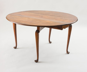 FINE QUEEN ANNE CHERRY DROP-LEAF TABLE