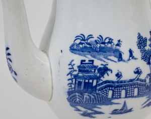 English Blue & White Porcelain Coffee Pot, A Worcester Cream Jug and an Chinese Export Octagonal Plate