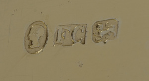 EARLY VICTORIAN SILVER AND VERMEIL SNUFF BOX