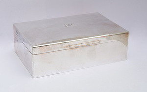 ENGLISH CRESTED SILVER CIGARETTE BOX