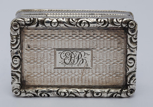GEORGE IV SILVER VINAIGRETTE, AN EARLY VICTORIAN SILVER VINAIGRETTE AND AN UNMARKED SILVER-PLATED VINAIGRETTE