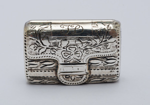 GEORGE III SILVER SMALL VINAIGRETTE IN THE FORM OF A CASE, A LATER GEORGE III VINAIGRETTE AND A WILLIAM IV VINAIGRETTE