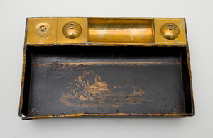 CONTINENTAL BLACK-GROUND TÔLE PEINTE INK STAND