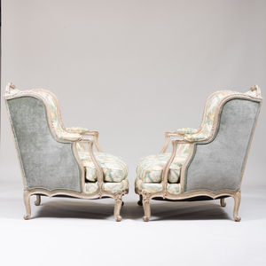 Pair of Louis XV Style White Painted Winged Bergères, of Recent Manufacture