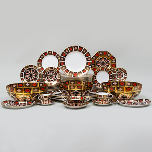 Royal Crown Derby Porcelain Dinner Service in the 'Old Imari' Pattern