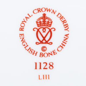 Royal Crown Derby Porcelain Dinner Service in the 'Old Imari' Pattern