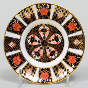 Royal Crown Derby Porcelain Dinner Service in the 'Old Imari' Pattern