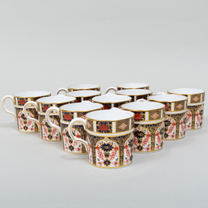 Royal Crown Derby Porcelain Dinner Service in the 'Old Imari' Pattern