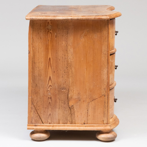 Swedish Baroque Poplar Serpentine-Fronted Chest of Drawers